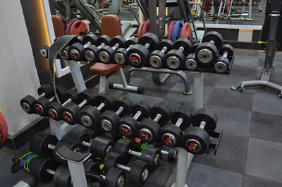 Public F2F listing photo showing a dumbbell rack and free weights